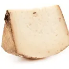 Fiore Sardo — fromage italien servi à la coupe au marché