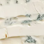 Gorgonzola mascarpone — fromage italien servi à la coupe au marché