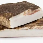 Lardo di Colonnata — charcuterie italienne servie à la coupe au marché