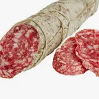 Salami Felino — charcuterie italienne servie à la coupe au marché